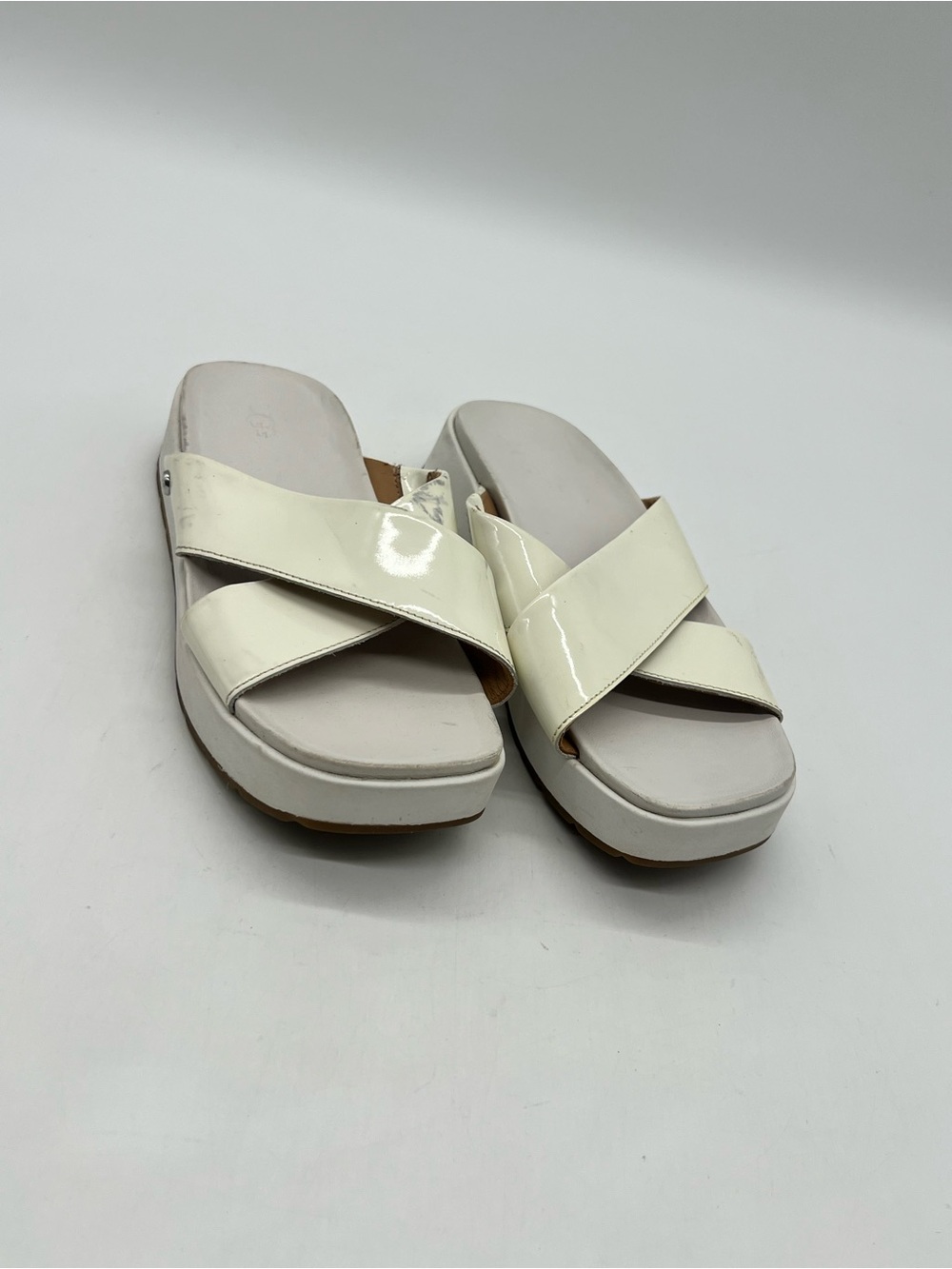 UGG  EMILY Women’s Size 7 White Patent Leather Cross Slide Sandals 1107896